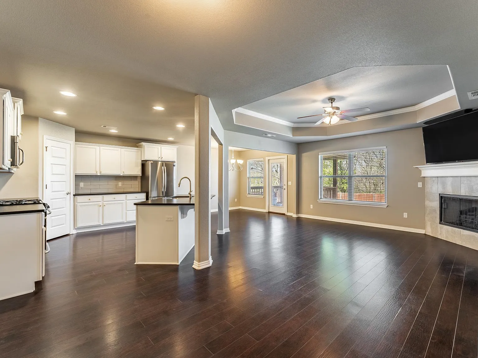 3 bed, 1741 sqft, $2,050 — Photo 2