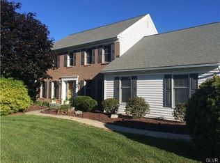 3243 Fairland Dr, Schnecksville, PA 18078