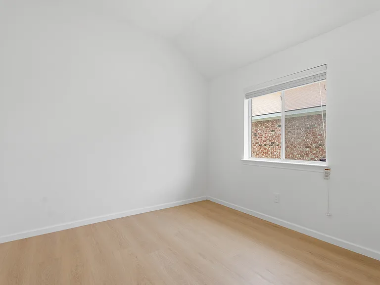 2201 Woodglen Dr — Photo 17