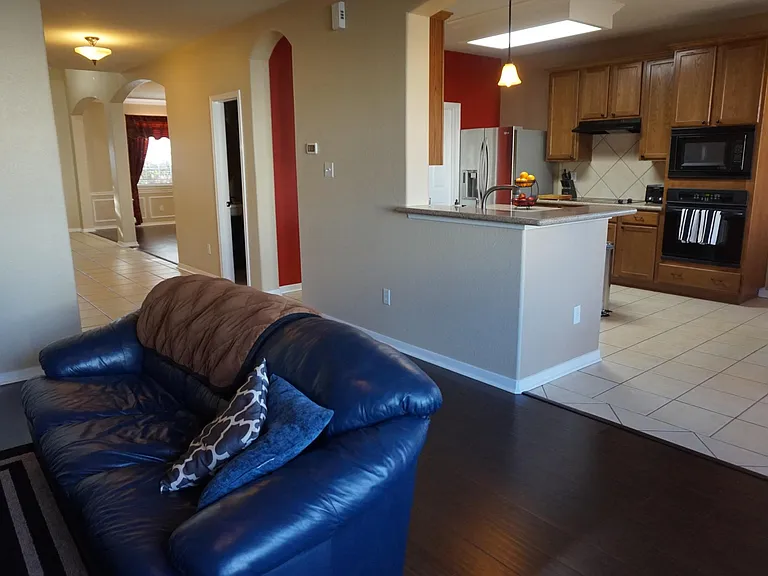 2121 Warwick Pl — Photo 4