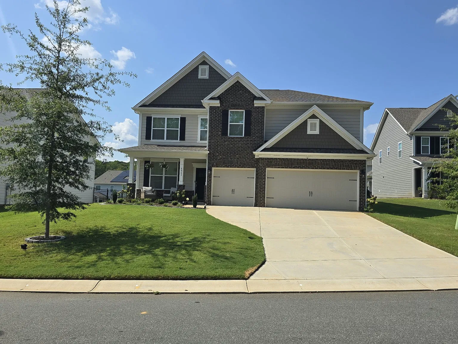 5 bed, 3570 sqft, $4,500 — Photo 1