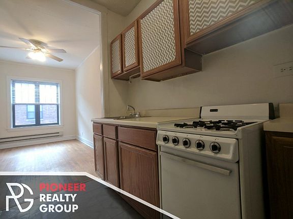 4th image of 622 W Cornelia Ave #C624-n2