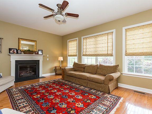 family room w fireplace