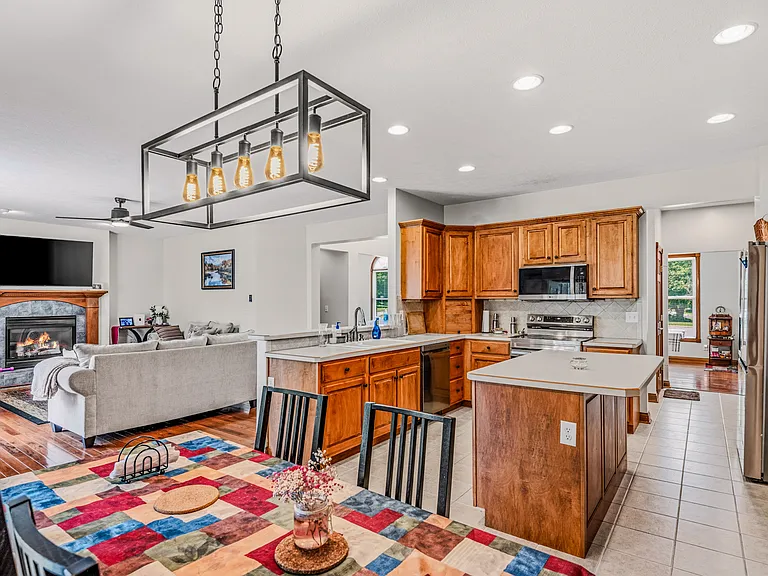725 Greystone Ct — Photo 17