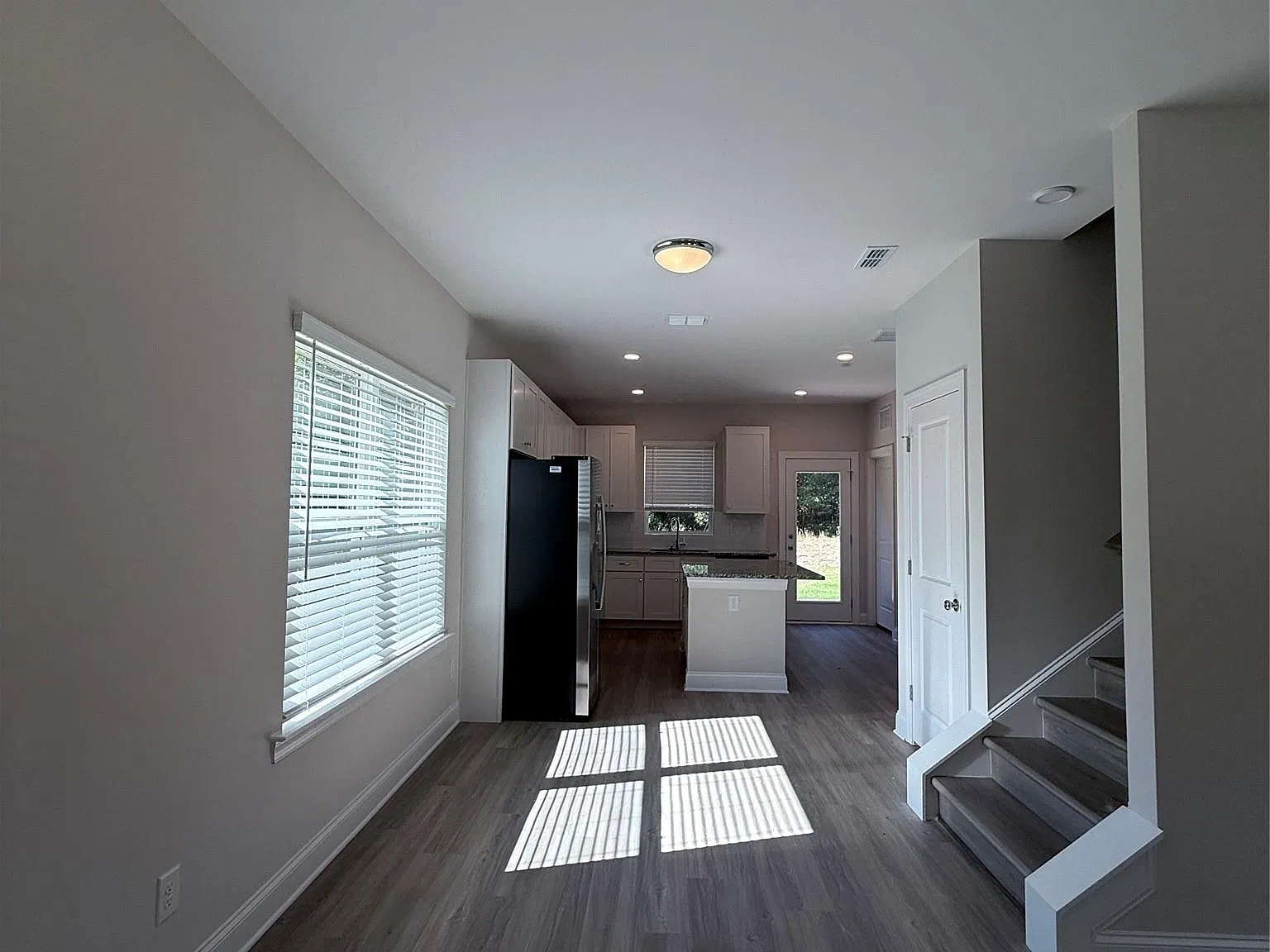3 bed, 2.5 bath, $1,850 — Photo 2