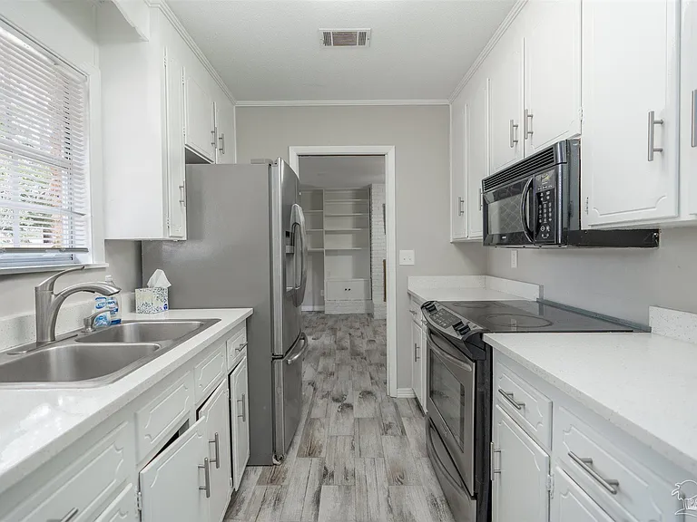 8100 Six Pence Dr — Photo 19