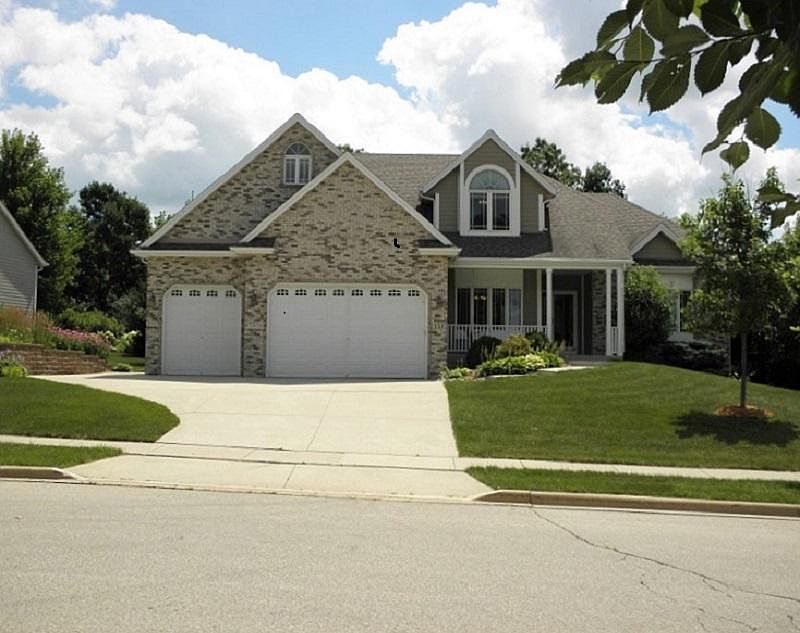 2nd image of 125 Upper Woodford Cir