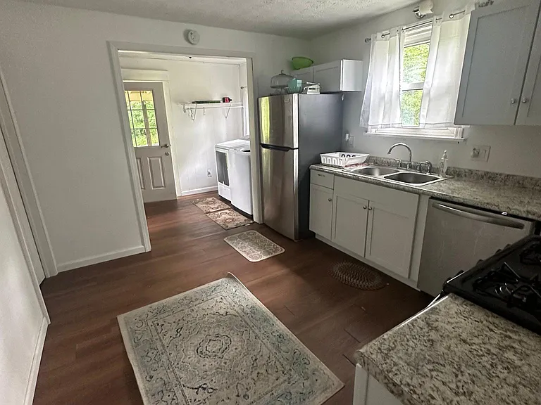 921 Franklin Ave — Photo 3