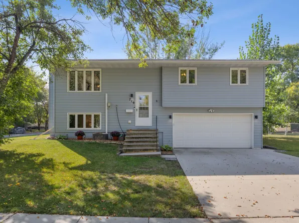 719 10th Ave E, West Fargo, ND 58078
