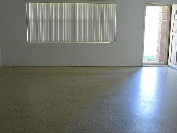 5th image of 48 Plaza Dr
