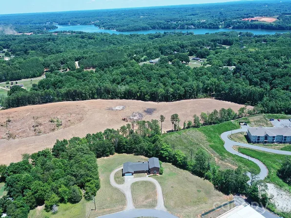 223 Bolick Ln, Taylorsville, NC 28681