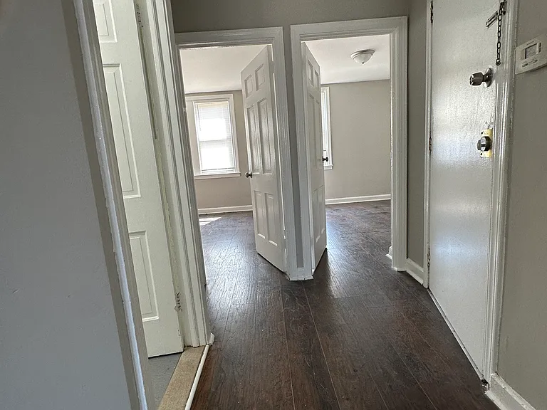 1422 Greeby St #1 — Photo 16
