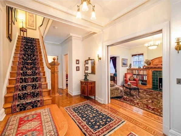 895 Summit Ave, Jersey City, NJ 07307
