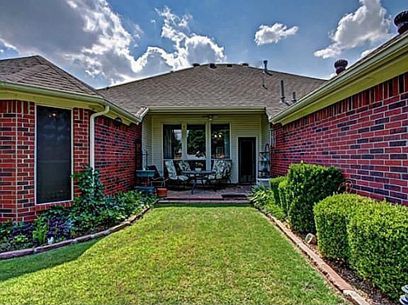3rd image of 3504 Sweetspring Dr