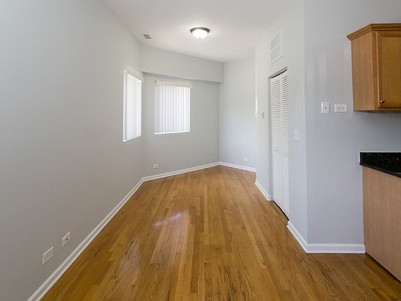 5th image of 2451 W Howard St APT 501