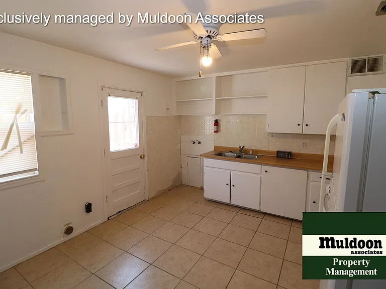 2561 Camellia St — Photo 2