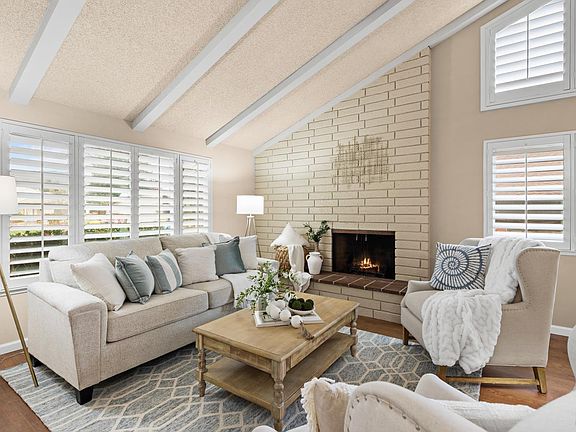 3rd image of 8853 Oak Trail Court