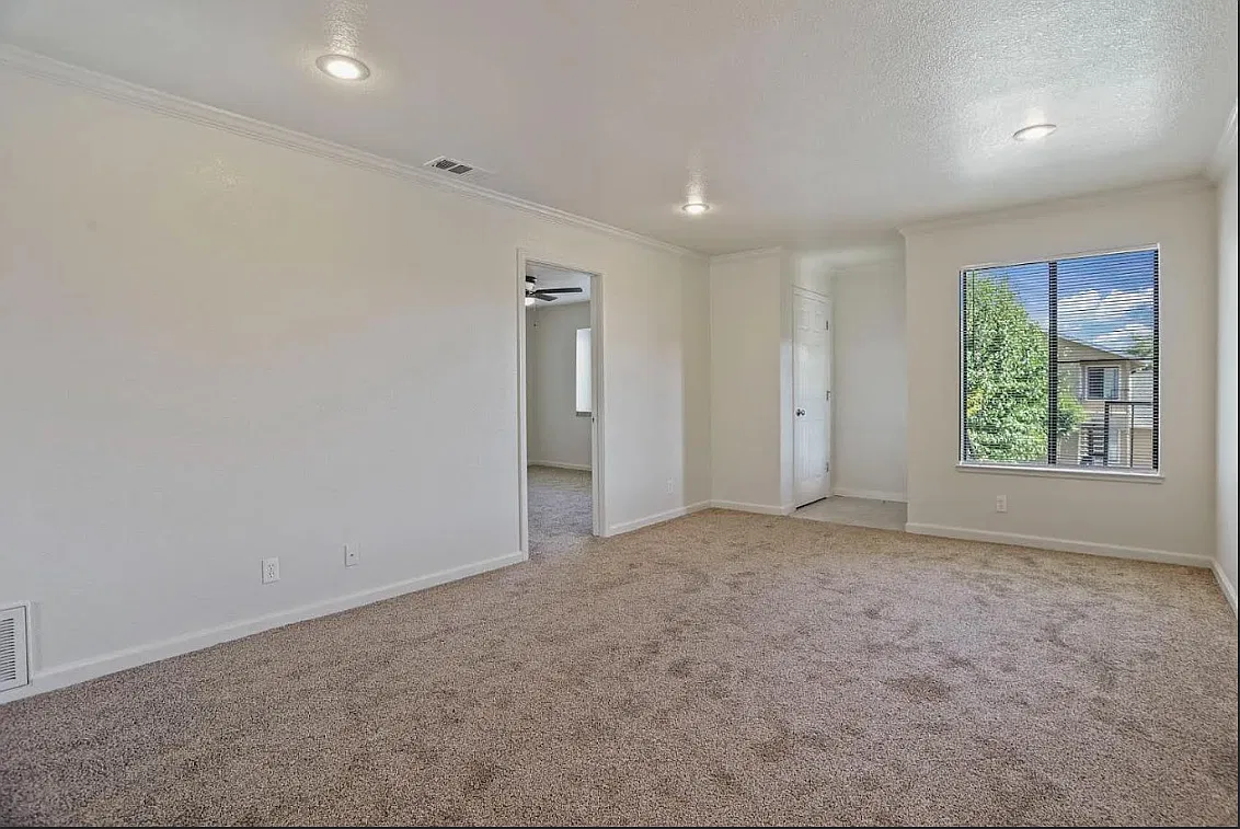 2 bed, 920 sqft, $2,200 — Photo 4