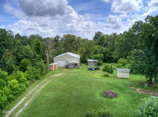 16595 Hickory Dr, Neosho, MO 64850