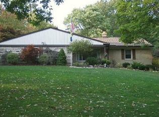 6835 Wallings Rd, Brecksville, OH 44141