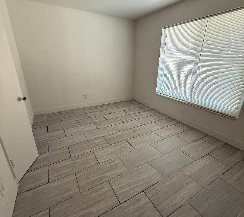 2nd image of 2317 NE 2nd St APT 5