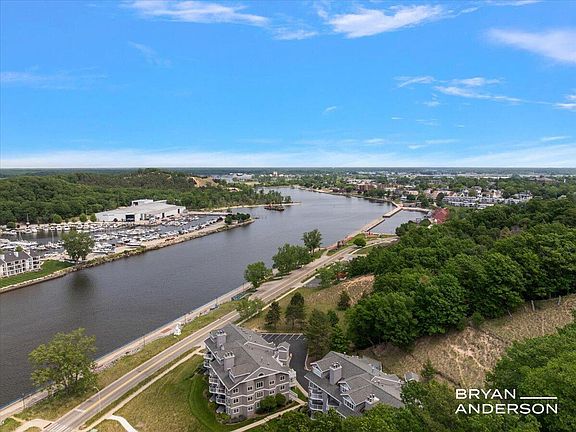 4th image of 810 S Harbor Dr Unit 22