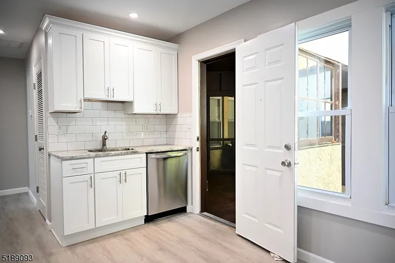 Building Photo - 37 Bloomfield Ave #2