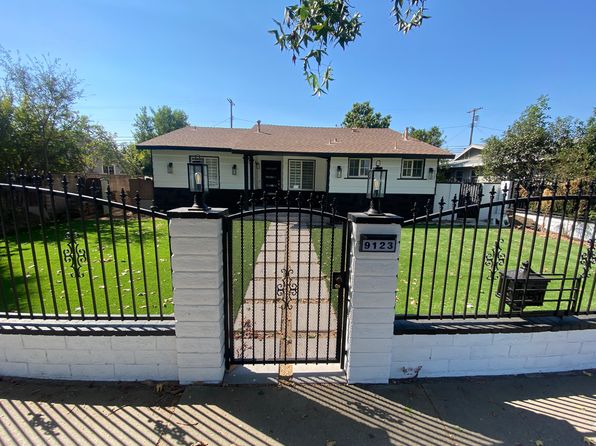 9123 Woodley Ave