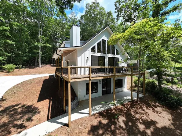 1792 Chatuge Shores Rd, Hiawassee, GA 30546