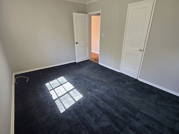 4th image of 3525 Centerhill Dr N