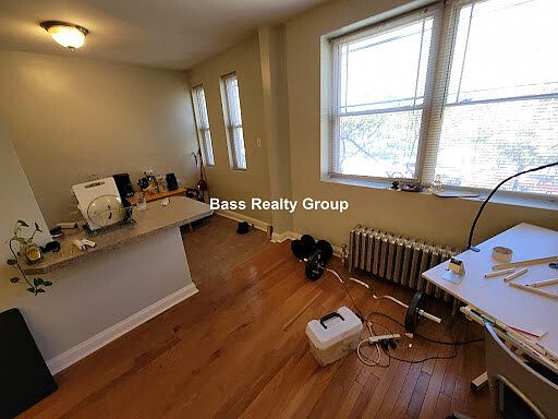 3rd image of 1369 W Greenleaf Ave APT 101