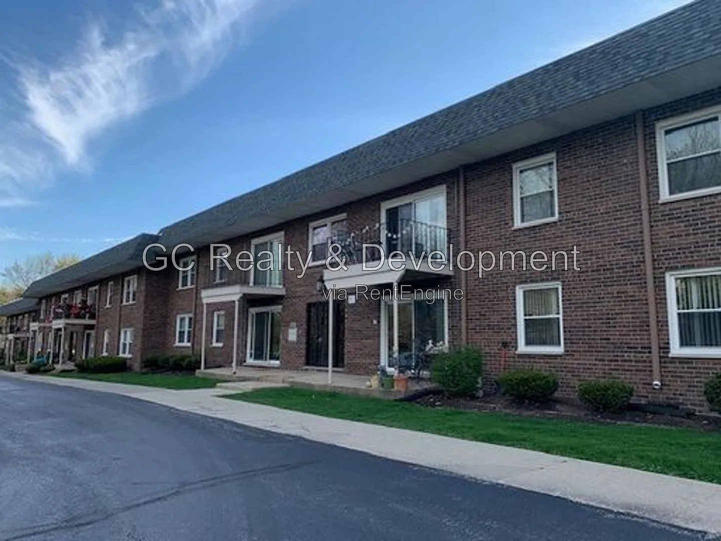 2 bed, 1.0 bath, 902 sqft, $1,750 — Photo 1