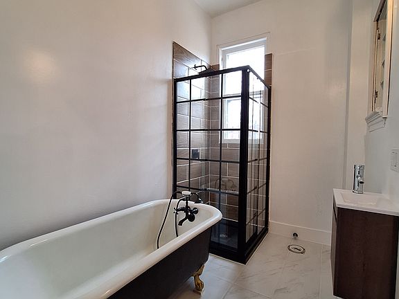 4th image of 114 35th St #2