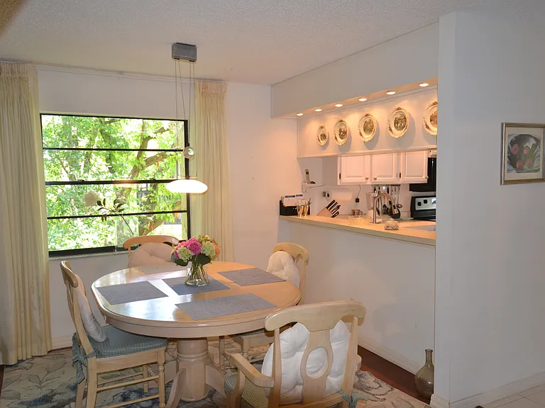 112 Lindsay Ln — Photo 36