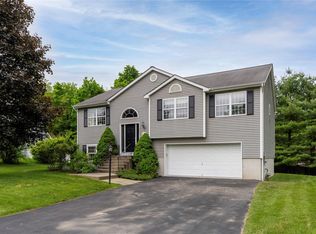 84 Autumn Dr, Poughkeepsie, NY 12603