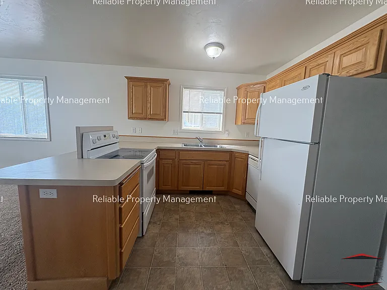 280 W Anderson St #4 — Photo 4