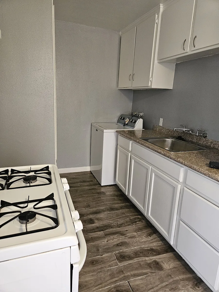 Kitchen - 44535 Cedar Ave