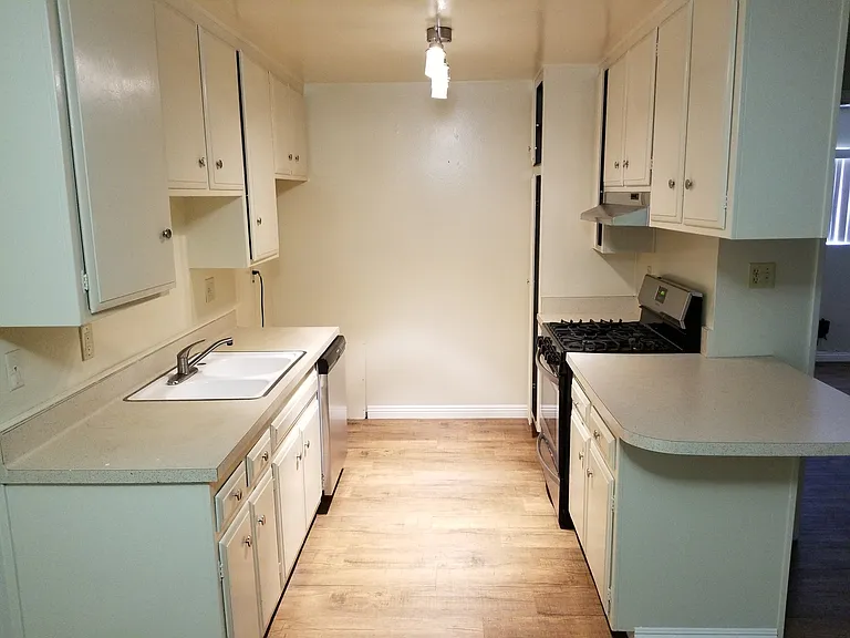 4121 Howard Ave — Photo 3