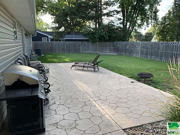 5th image of 111 Wedgewood Dr