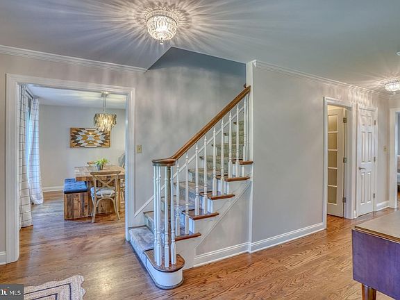 5th image of 7 Pierson Dr