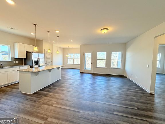 3rd image of 824 Kensington St