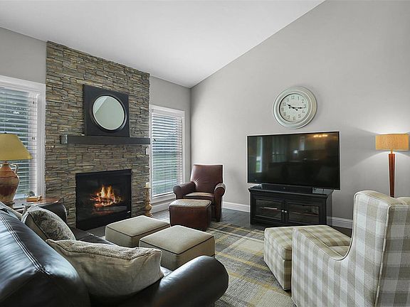 5th image of 665 Royal Oak Ct
