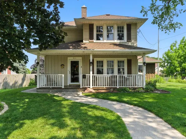 911 North 6th STREET, Manitowoc, WI 54220