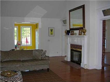 2nd image of 10424 Knollview Ct