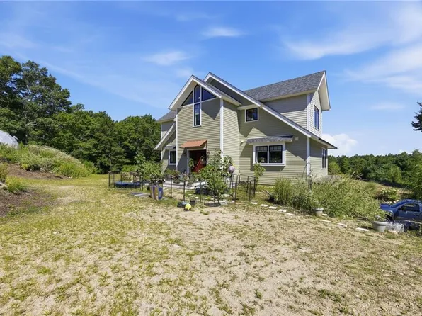 224 Greenhouse Rd, Coventry, RI 02827