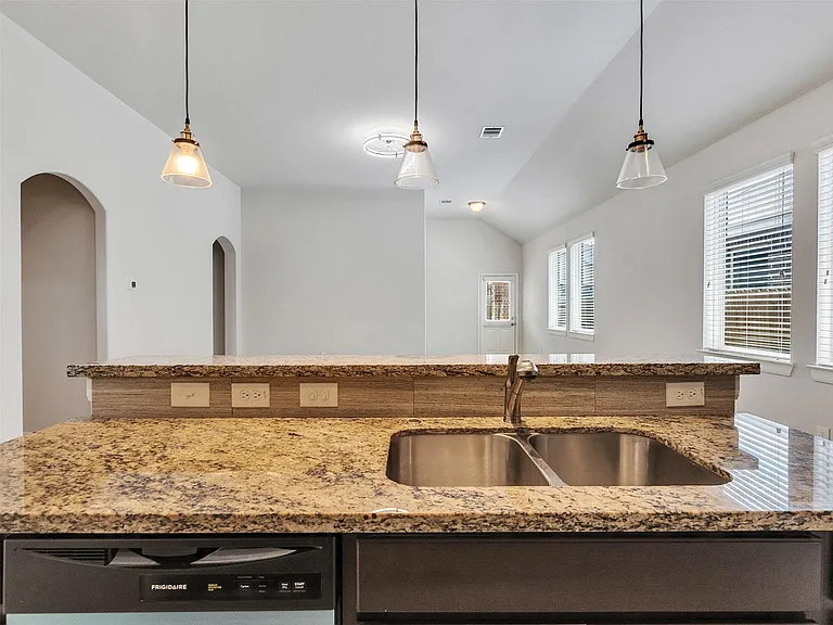10026 Thicket Park Ln — Photo 10