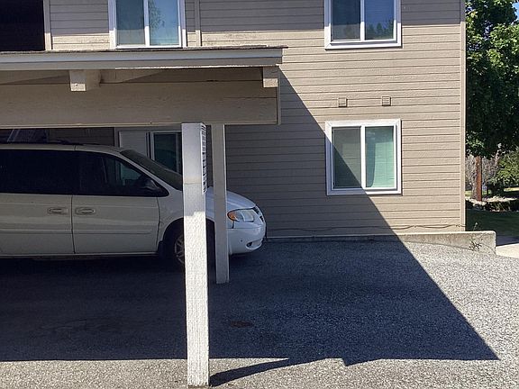 2nd image of 252 5th St NE