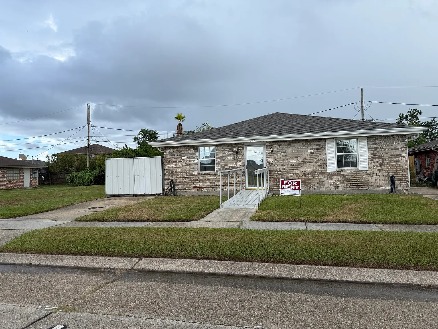 2 bed, 1962 sqft, $1,350 — Photo 1