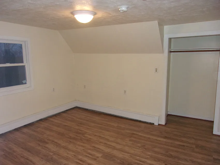 3 bed, 900 sqft, $1,900 — Photo 2