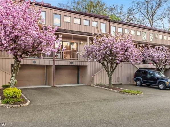 1041 Stephanie Dr, North Caldwell Boro, NJ 07006